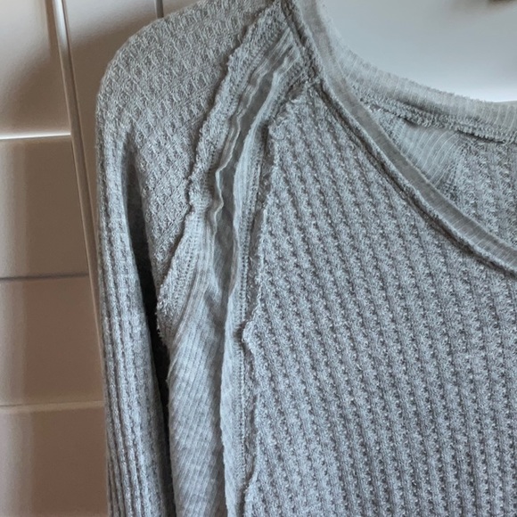 Free People EUC. Curved Hen HI Lo hem.  XS.  light Grey - Picture 3 of 4